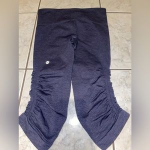 10. Lululemon workout leggings capri high rise  knee length blue